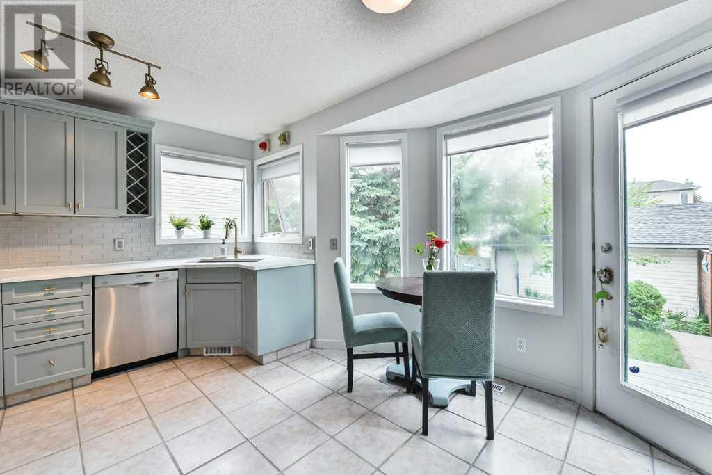 Single Family House for Sale in  Sierra Morena Road SW Signal Hill Calgary 