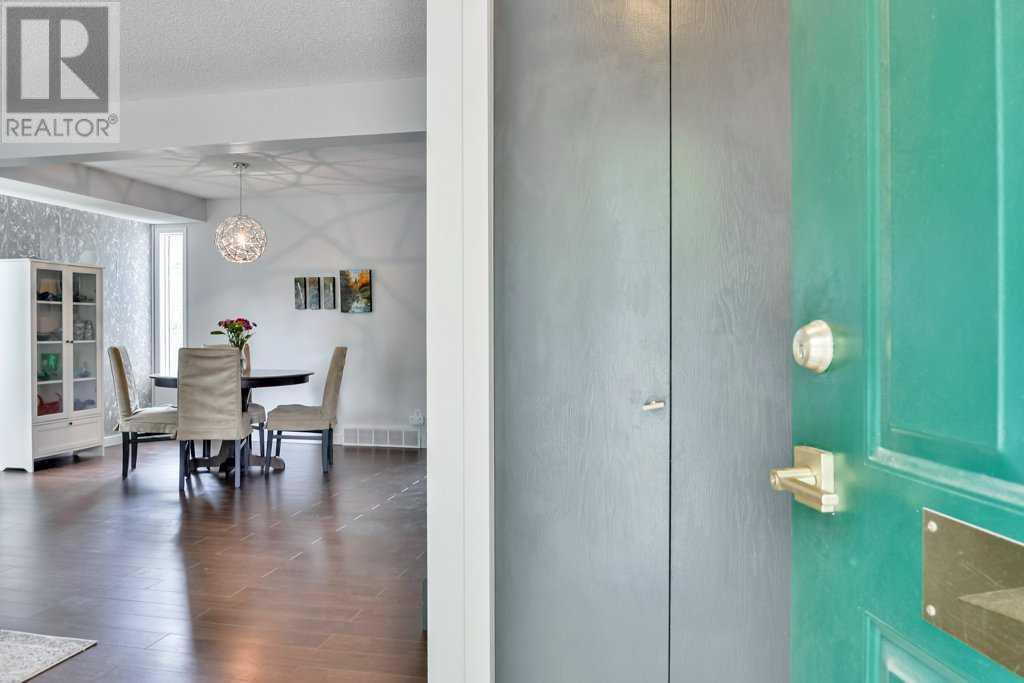 Single Family House for Sale in  Sierra Morena Road SW Signal Hill Calgary 