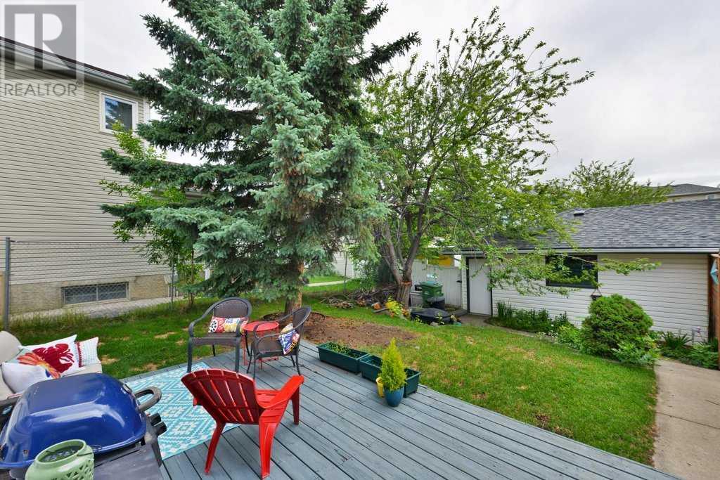 Single Family House for Sale in  Sierra Morena Road SW Signal Hill Calgary 