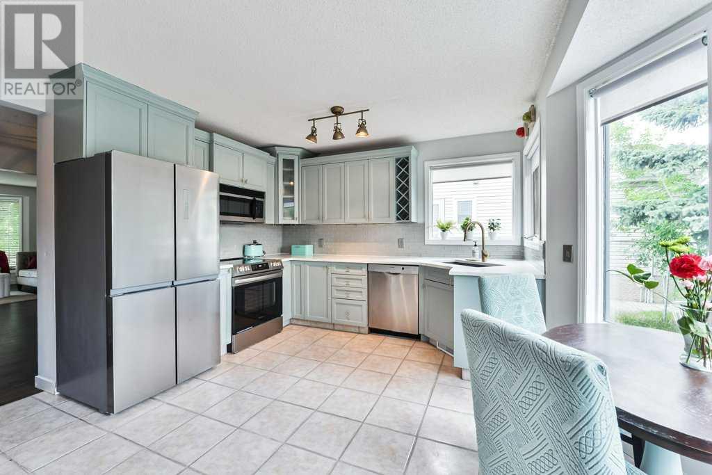 Single Family House for Sale in  Sierra Morena Road SW Signal Hill Calgary 