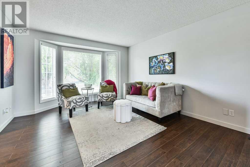 Single Family House for Sale in  Sierra Morena Road SW Signal Hill Calgary 