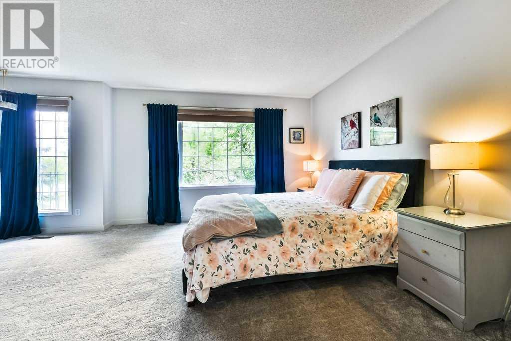 Single Family House for Sale in  Sierra Morena Road SW Signal Hill Calgary 