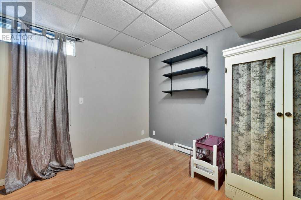 Single Family House for Sale in  Sierra Morena Road SW Signal Hill Calgary 