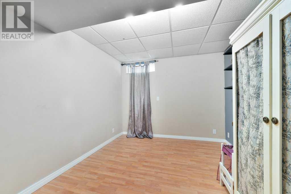 Single Family House for Sale in  Sierra Morena Road SW Signal Hill Calgary 