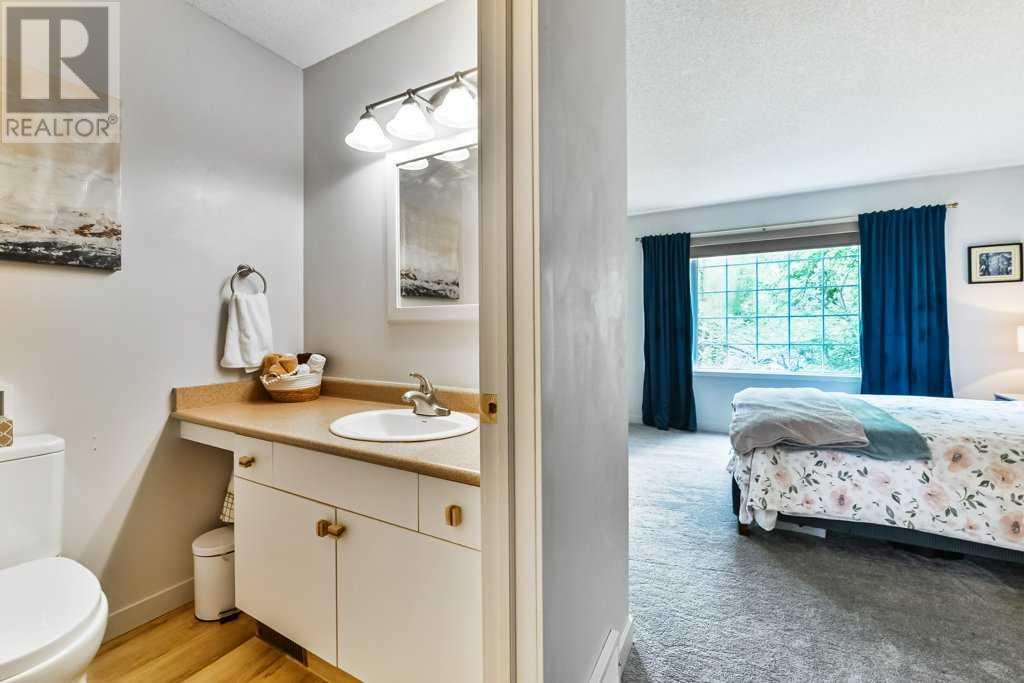 Single Family House for Sale in  Sierra Morena Road SW Signal Hill Calgary 