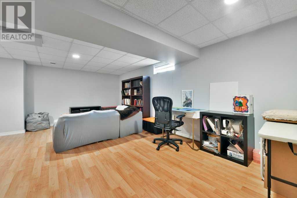 Single Family House for Sale in  Sierra Morena Road SW Signal Hill Calgary 