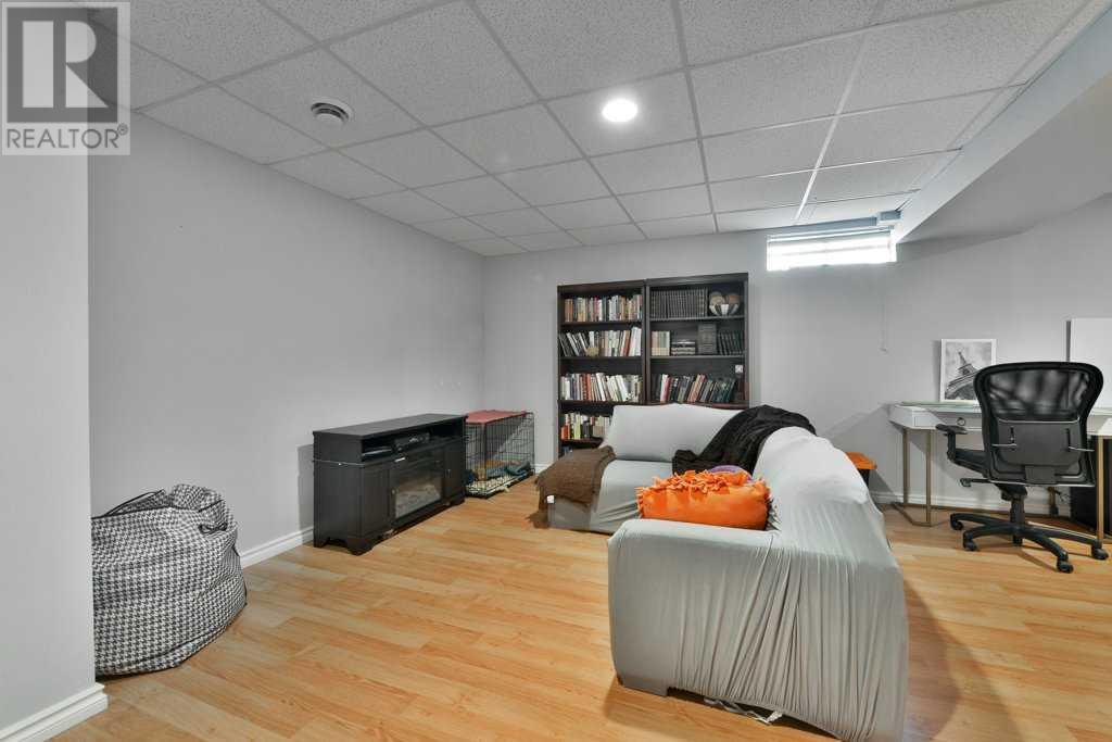 Single Family House for Sale in  Sierra Morena Road SW Signal Hill Calgary 