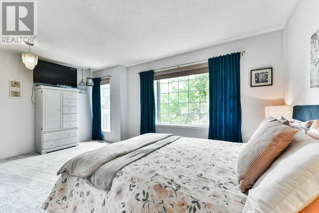 Single Family House for Sale in  Sierra Morena Road SW Signal Hill Calgary 