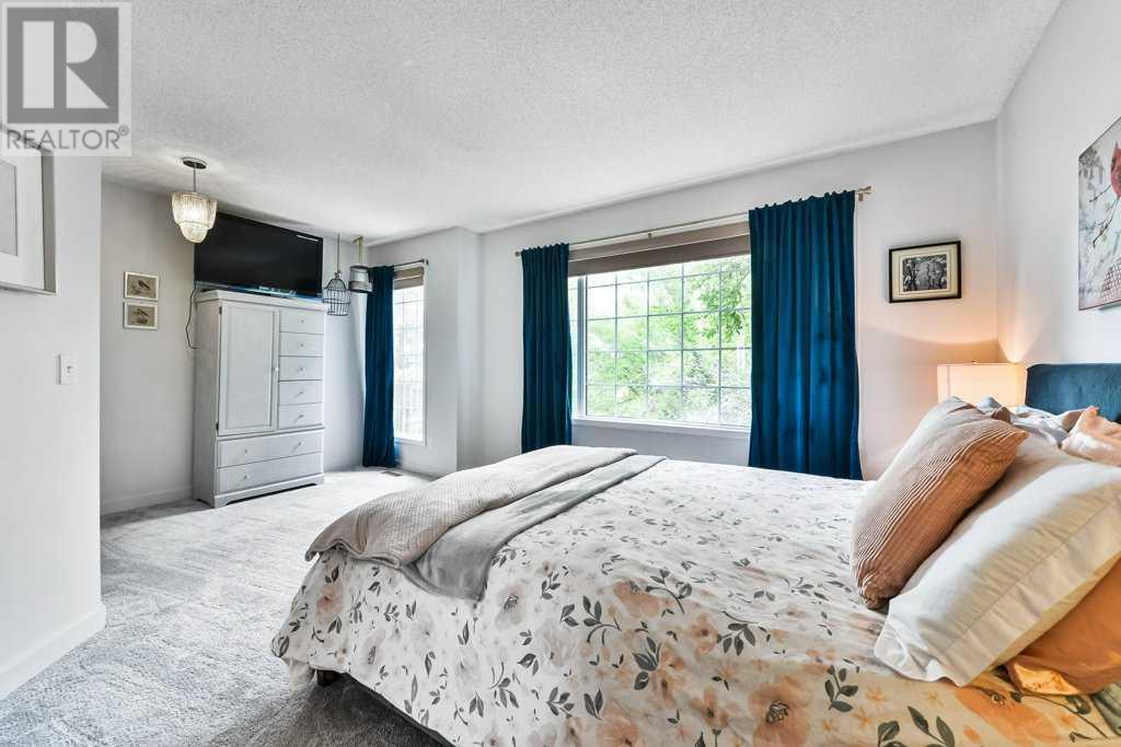 Single Family House for Sale in  Sierra Morena Road SW Signal Hill Calgary 