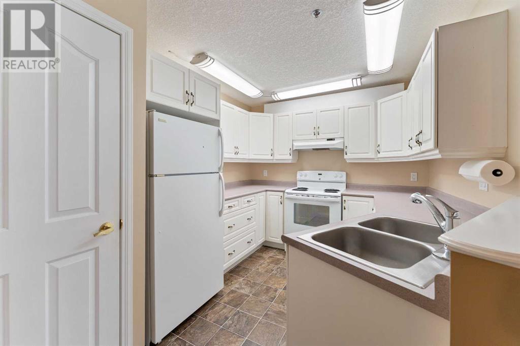 Single Family House for Sale in   Simcoe Boulevard SW Signal Hill Calgary 