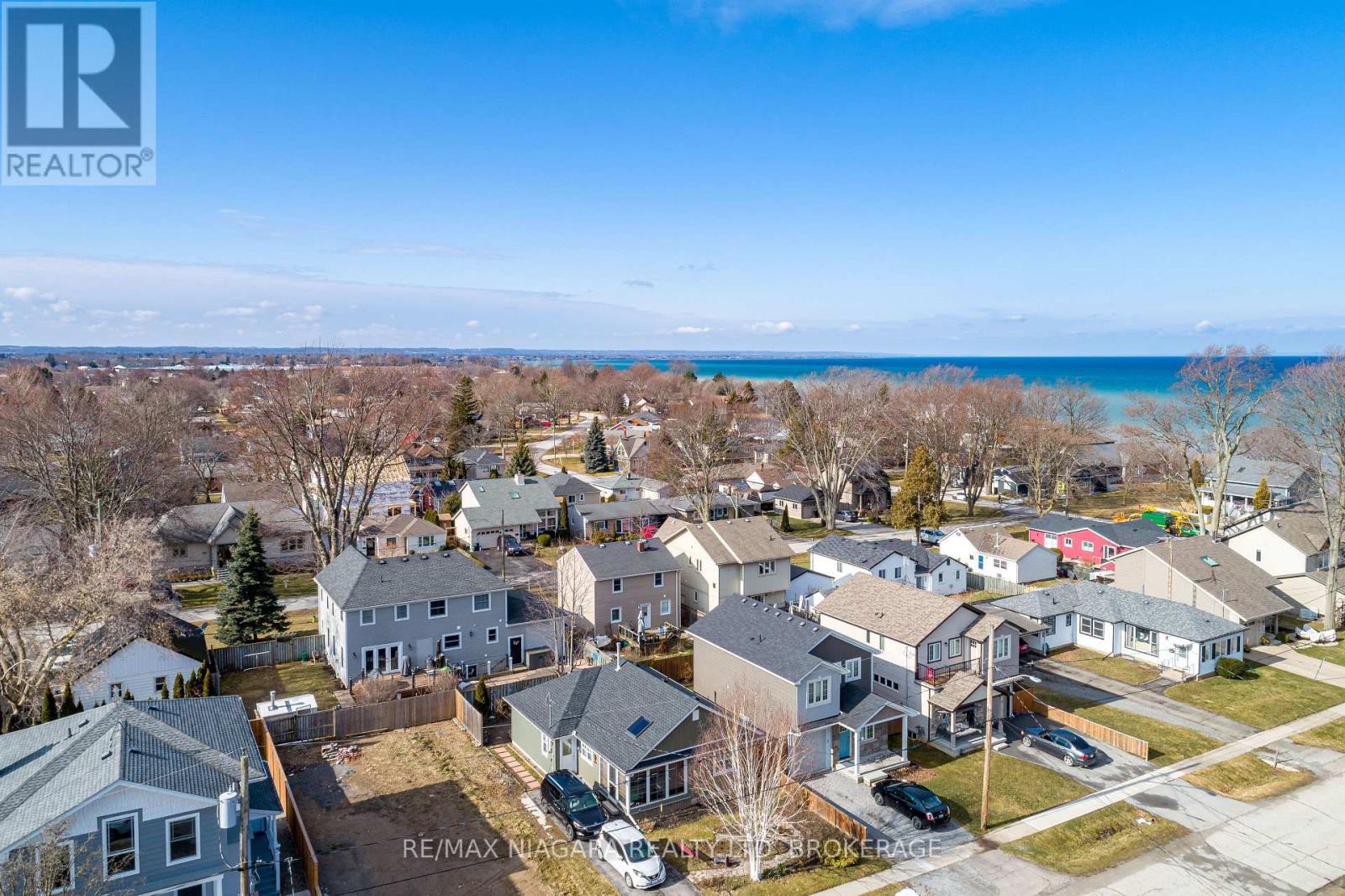 Photo 2 of 13 Shelley Avenue, St Catharines ON