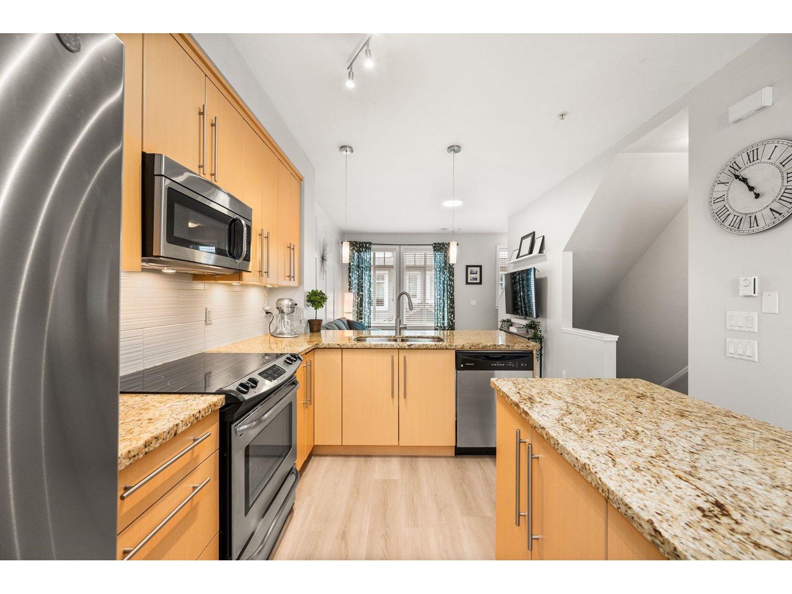 Photo 8 of 28 8250 209 B Street, Langley BC