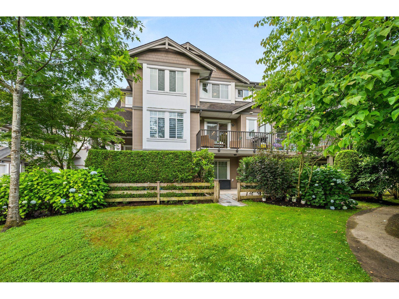 Photo 1 of 28 8250 209 B Street, Langley BC