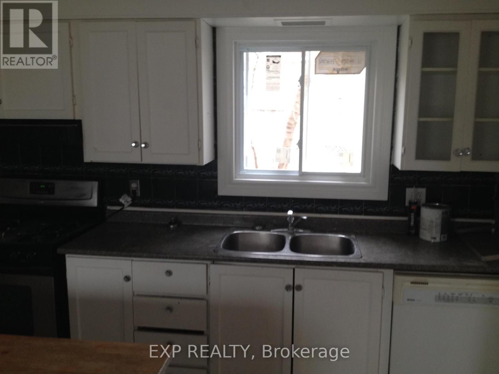 Photo 3 of 294 Moffatt Street, Carleton Place ON
