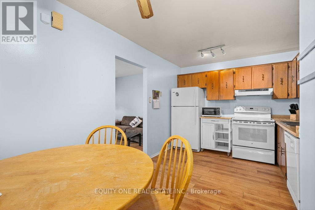Photo 10 of 426 Woodfield Drive, Ottawa ON