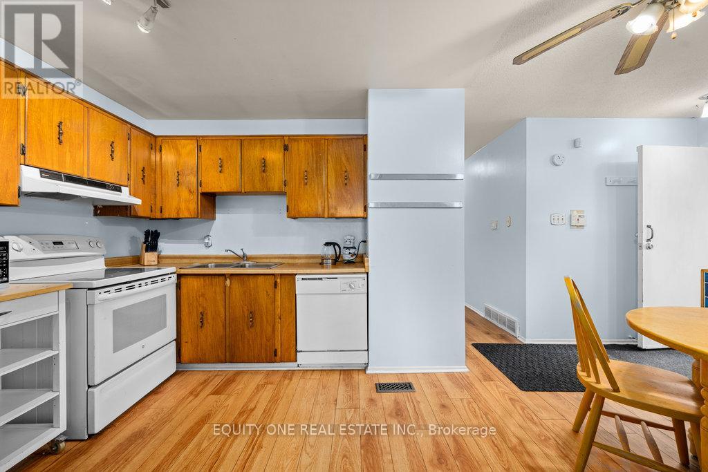 Photo 11 of 426 Woodfield Drive, Ottawa ON