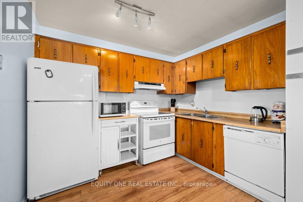 Photo 12 of 426 Woodfield Drive, Ottawa ON