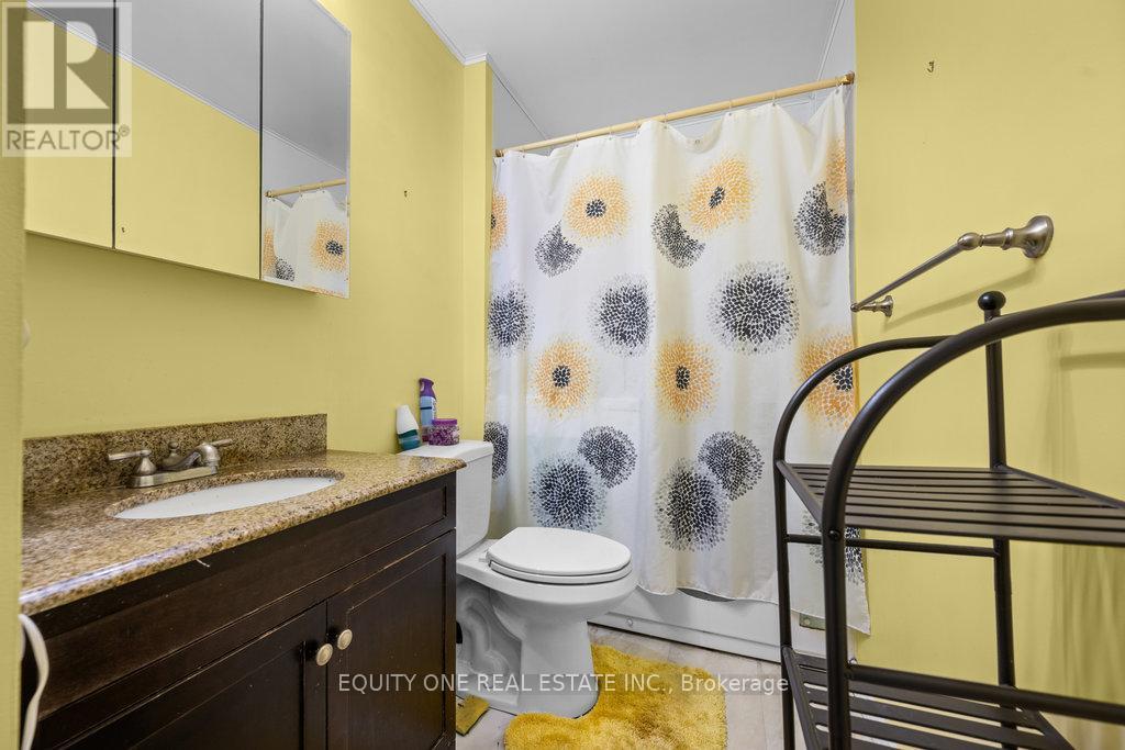 Photo 15 of 426 Woodfield Drive, Ottawa ON
