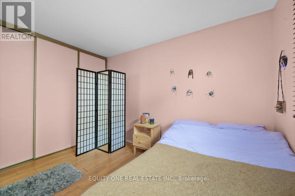 Photo 17 of 426 Woodfield Drive, Ottawa ON