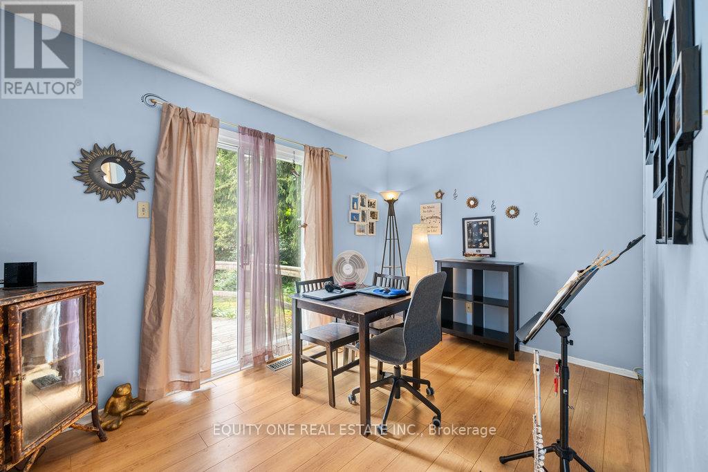 Photo 18 of 426 Woodfield Drive, Ottawa ON