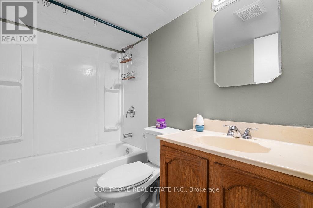 Photo 20 of 426 Woodfield Drive, Ottawa ON
