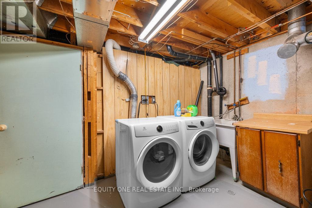Photo 23 of 426 Woodfield Drive, Ottawa ON