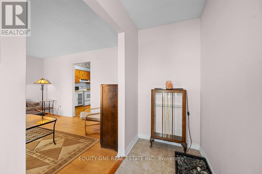 Photo 6 of 426 Woodfield Drive, Ottawa ON