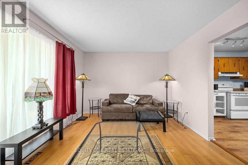 Photo 8 of 426 Woodfield Drive, Ottawa ON