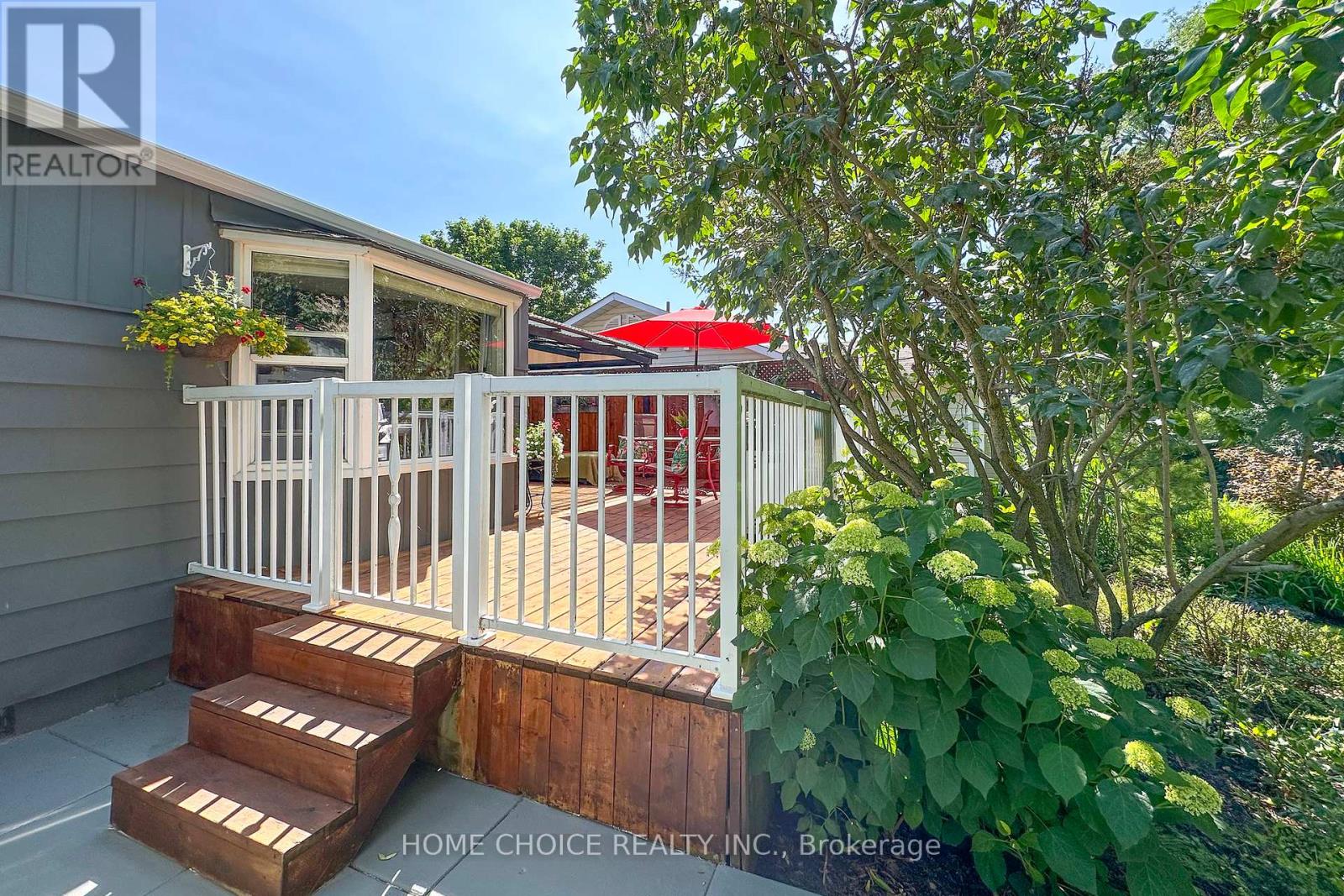 Photo 25 of 10 Eastbank Road, Clarington ON