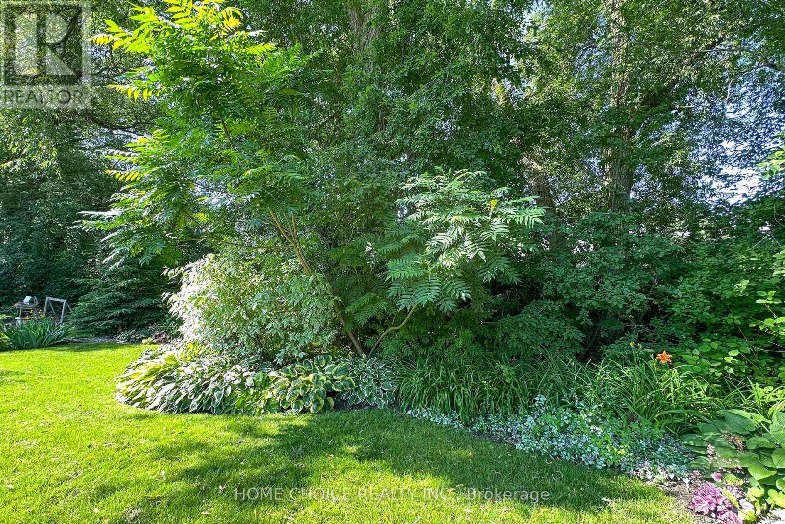 Photo 3 of 10 Eastbank Road, Clarington ON