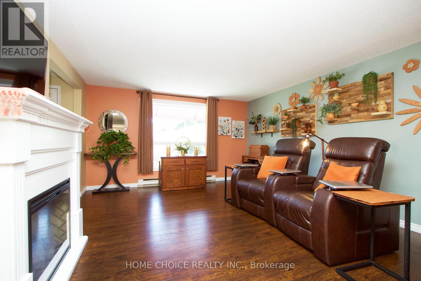 Photo 5 of 10 Eastbank Road, Clarington ON