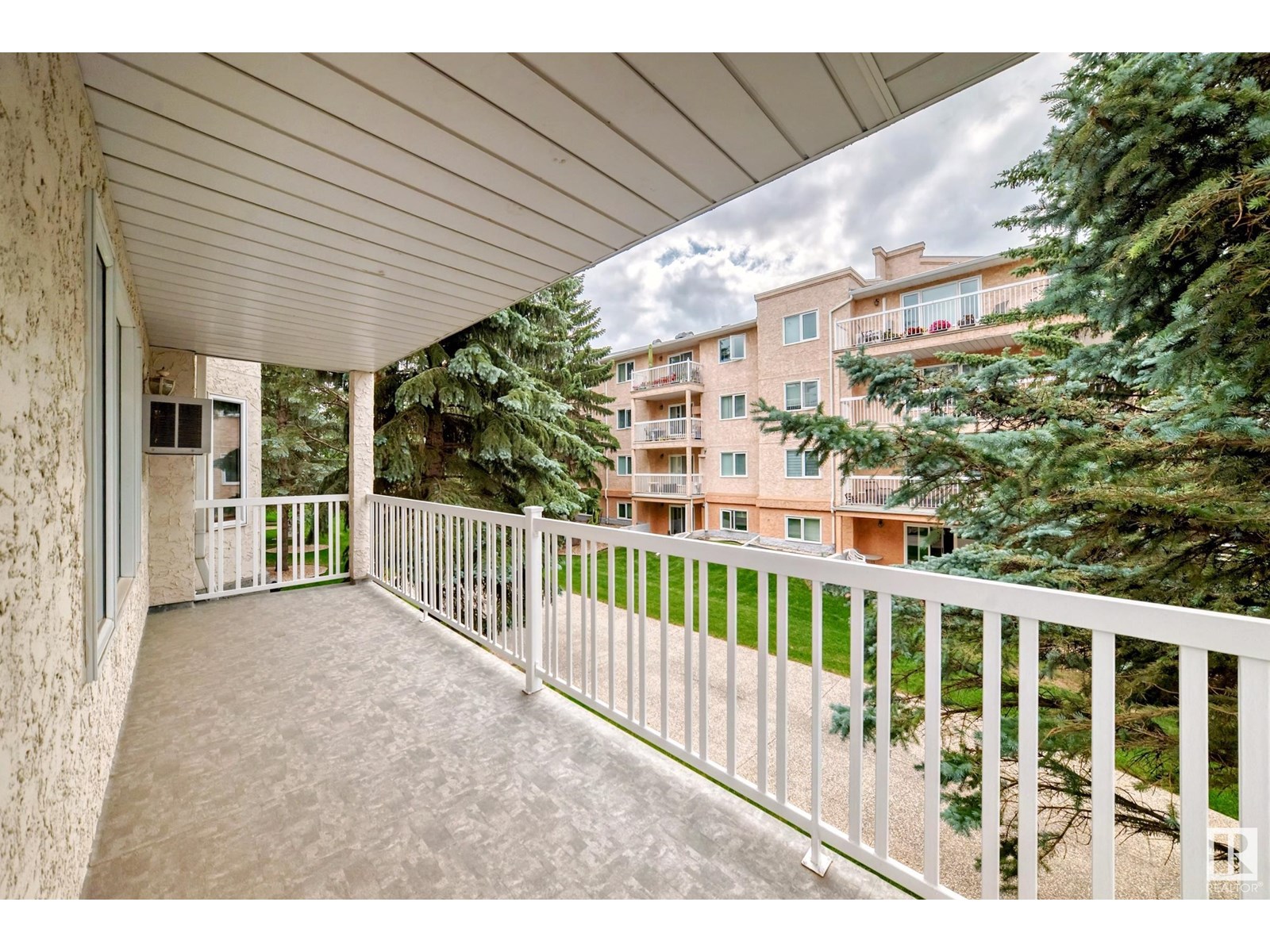 Photo 20 of 211 10915 21 Av Nw, Edmonton AB