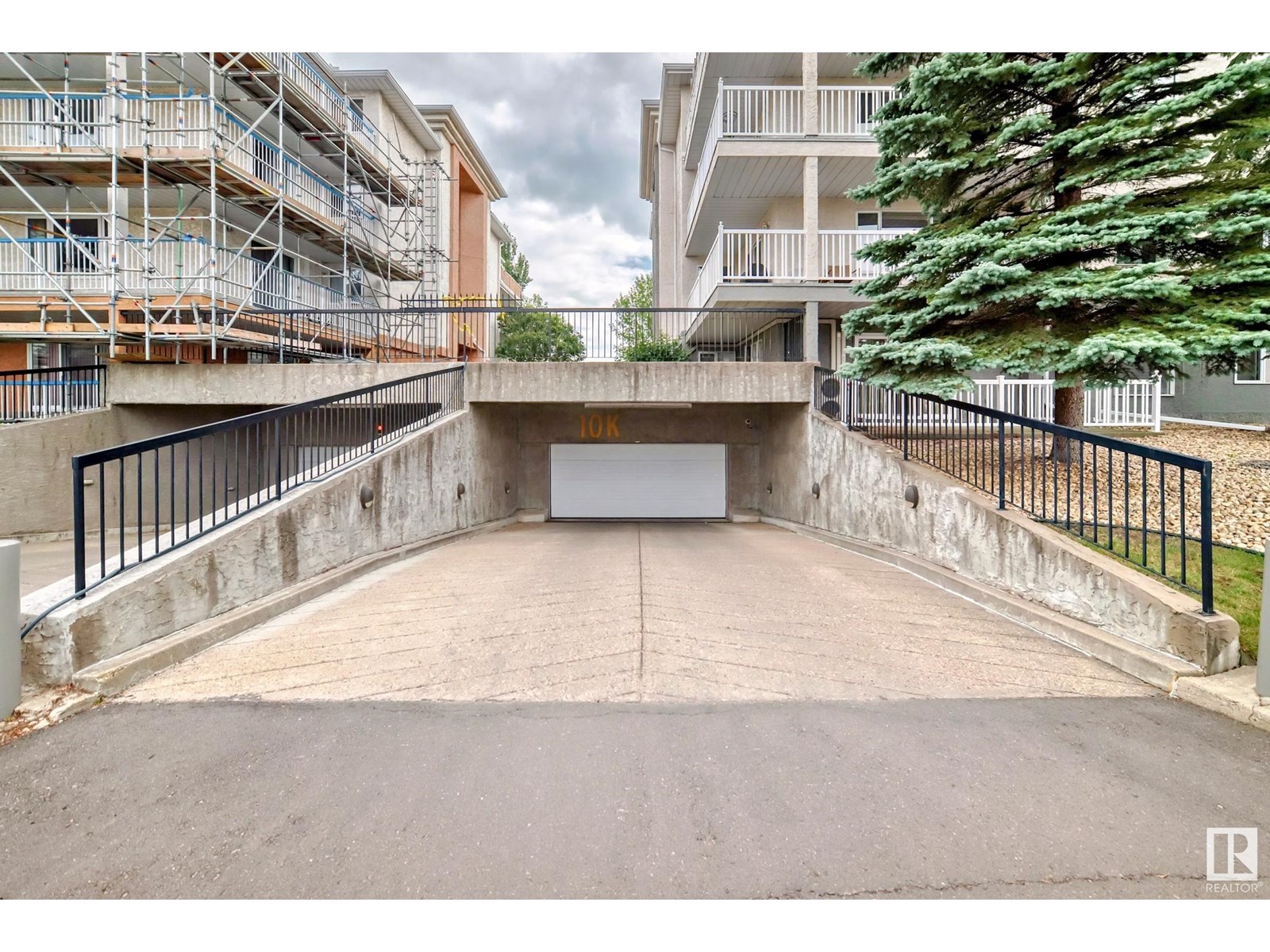 Photo 42 of 211 10915 21 Av Nw, Edmonton AB