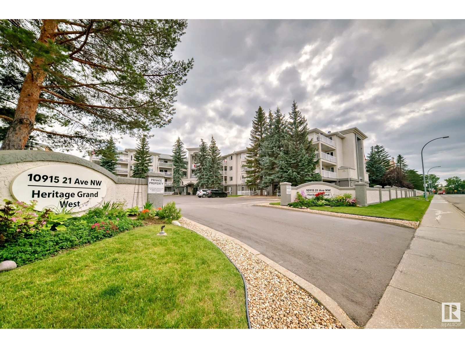 Photo 46 of 211 10915 21 Av Nw, Edmonton AB