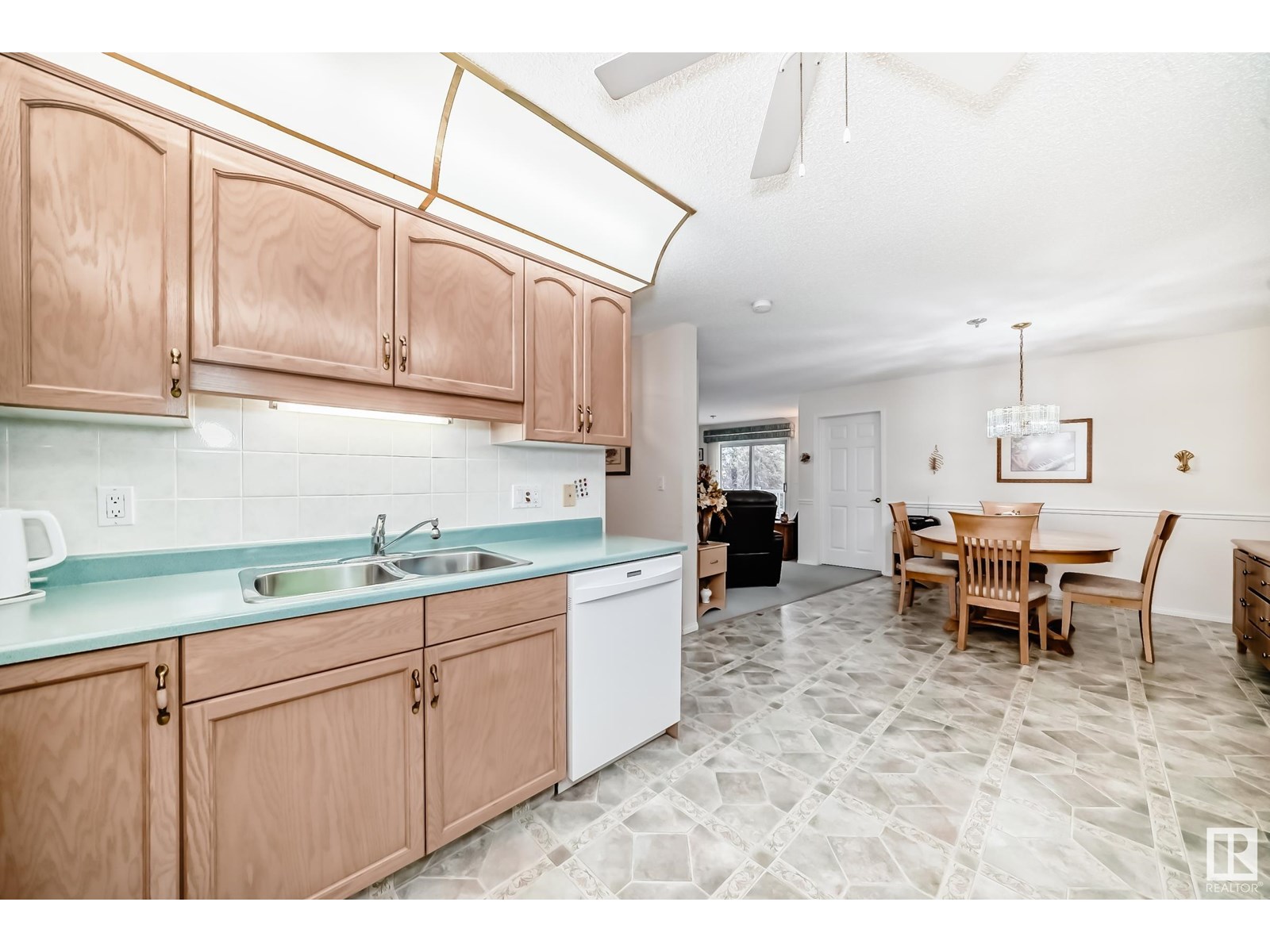 Photo 6 of 211 10915 21 Av Nw, Edmonton AB