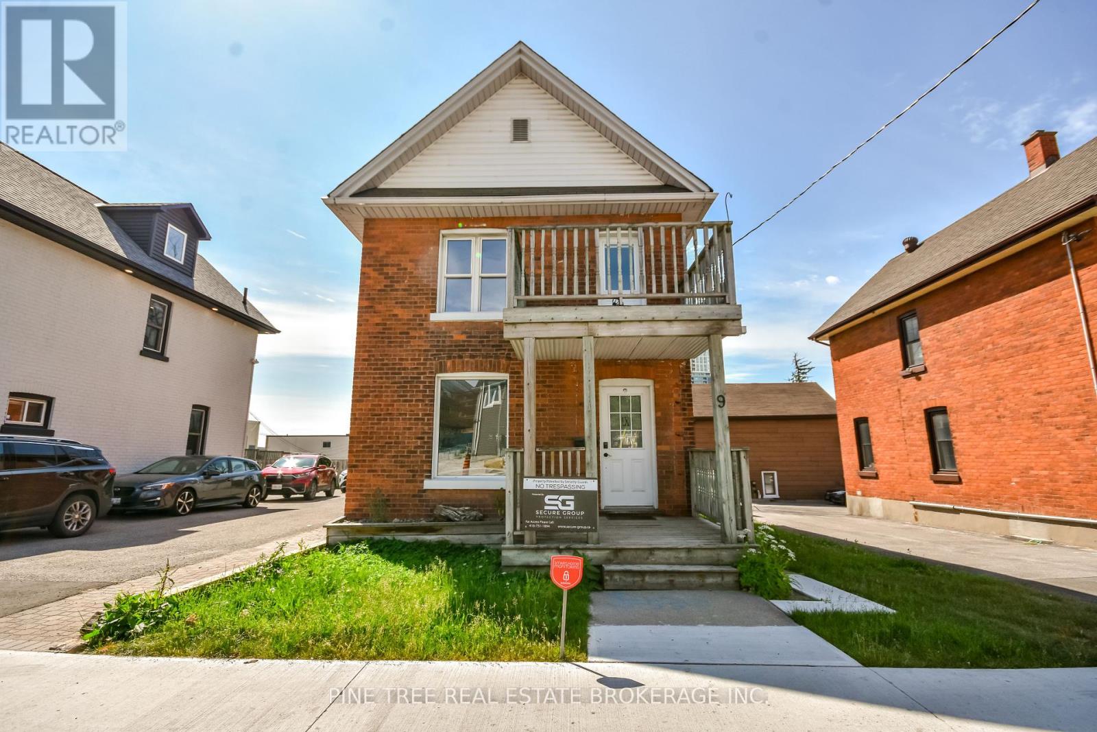 Photo 36 of 9 Sophia Street W, Barrie ON