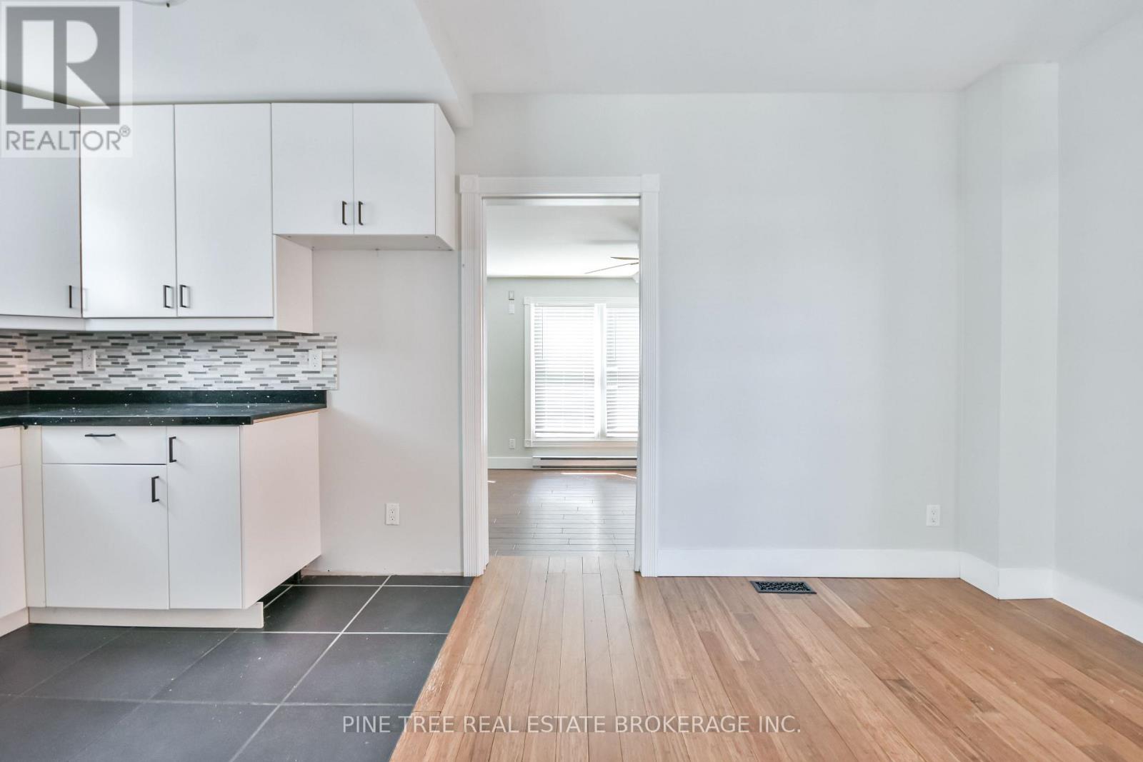 Photo 42 of 9 Sophia Street W, Barrie ON
