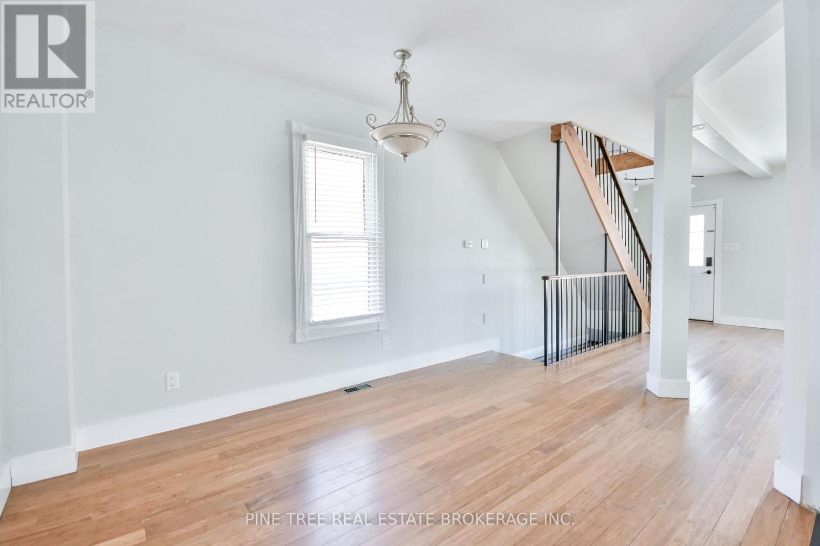 Photo 16 of 9 Sophia Street W, Barrie ON