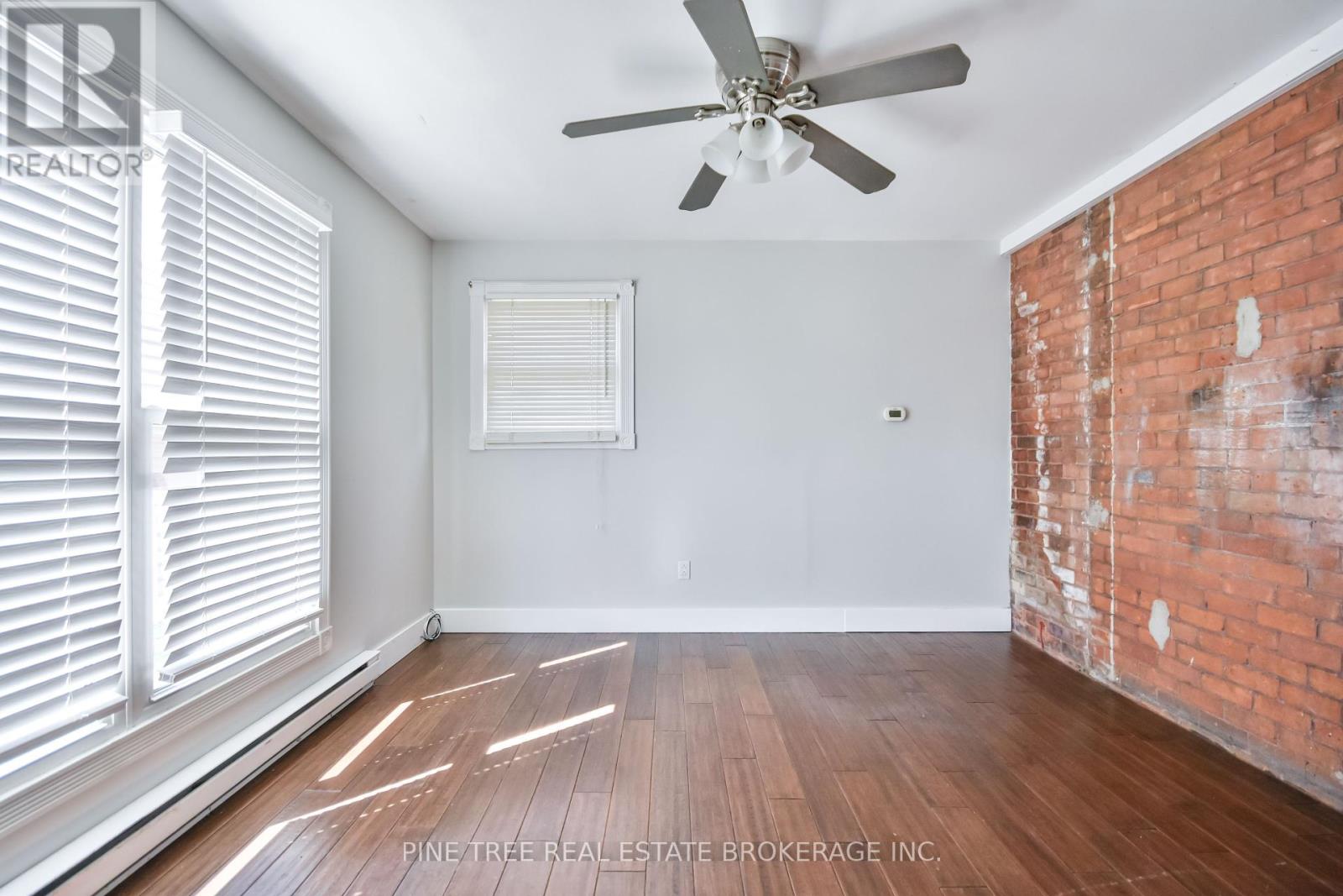 Photo 37 of 9 Sophia Street W, Barrie ON