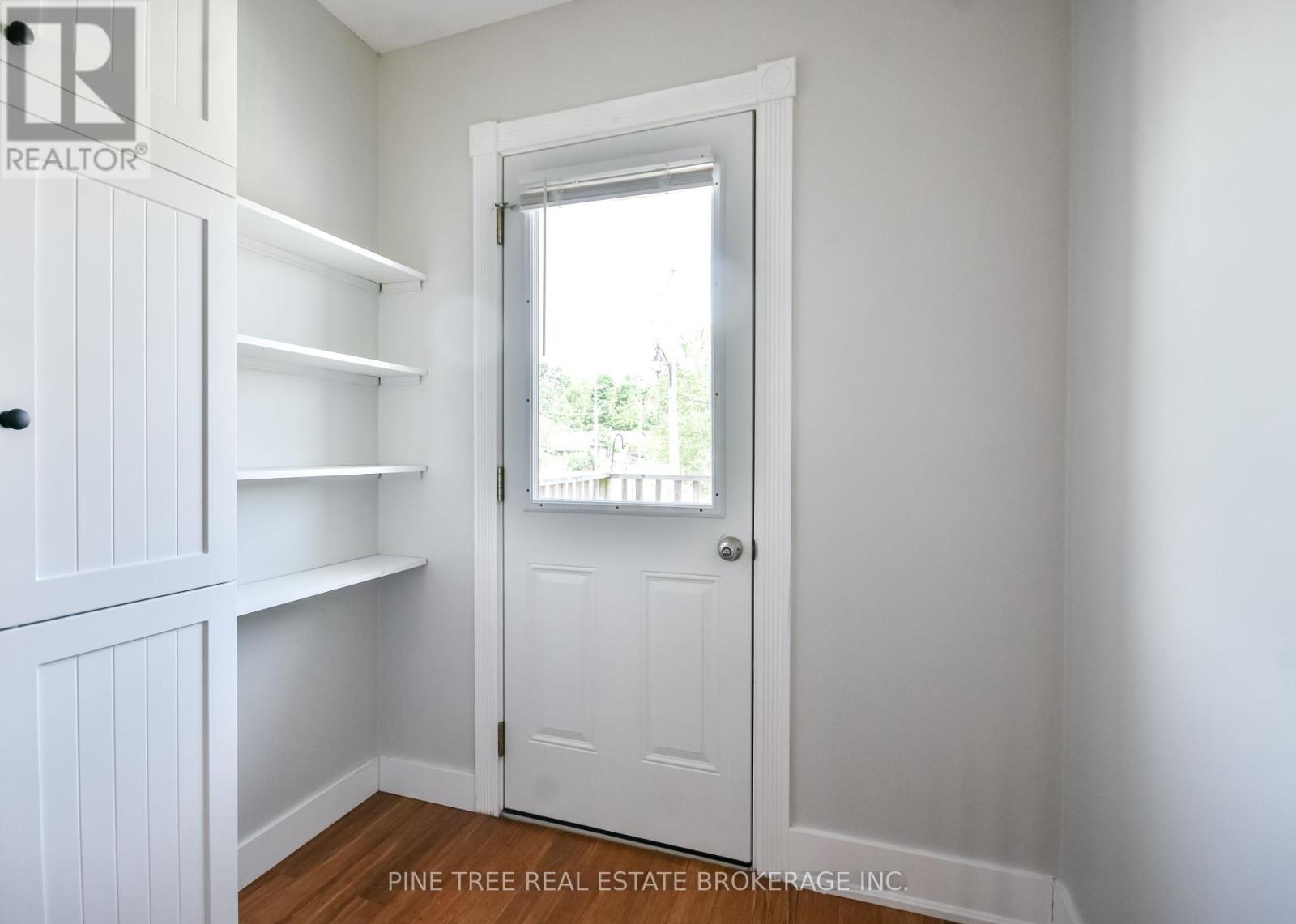 Photo 8 of 9 Sophia Street W, Barrie ON
