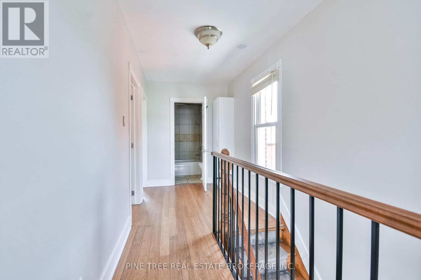 Photo 25 of 9 Sophia Street W, Barrie ON