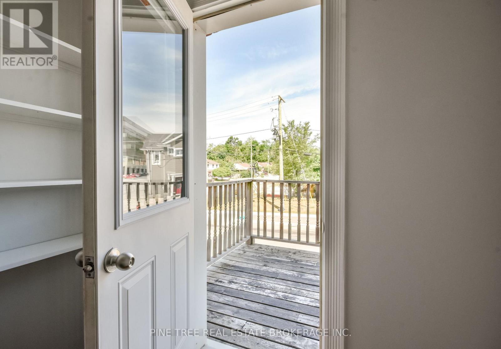 Photo 40 of 9 Sophia Street W, Barrie ON