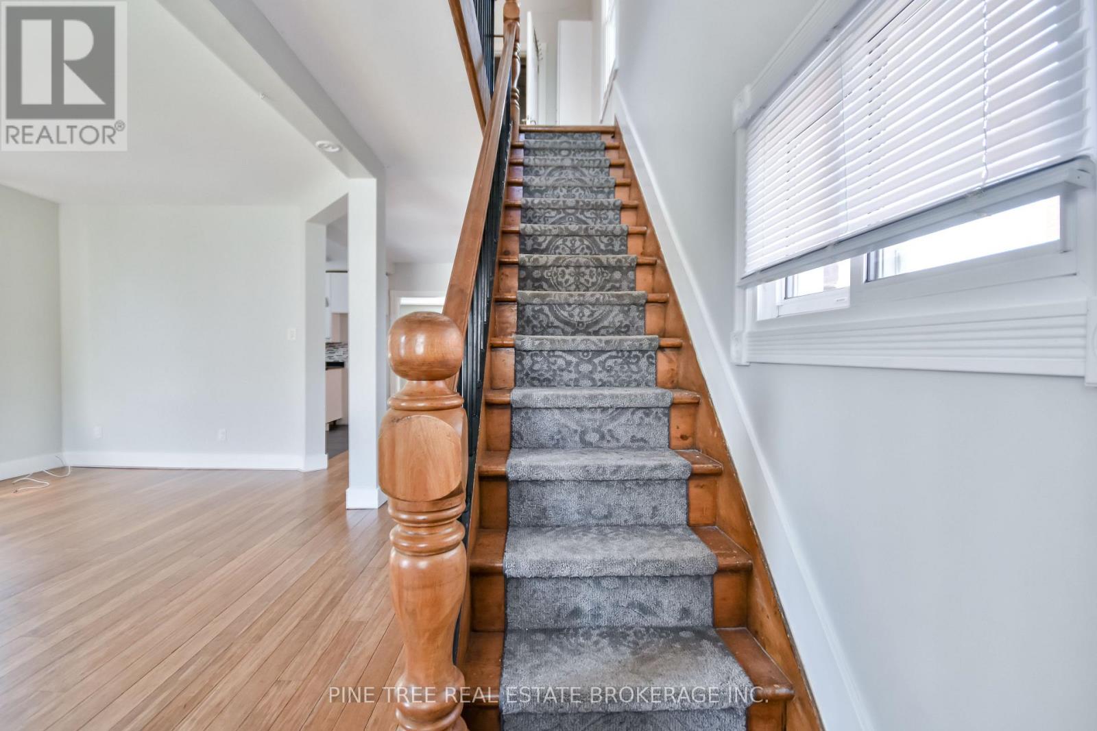 Photo 30 of 9 Sophia Street W, Barrie ON