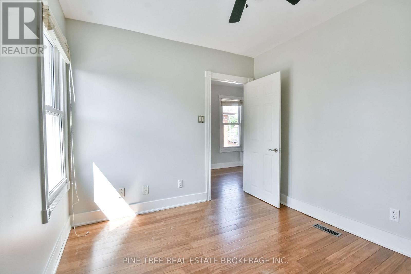Photo 33 of 9 Sophia Street W, Barrie ON