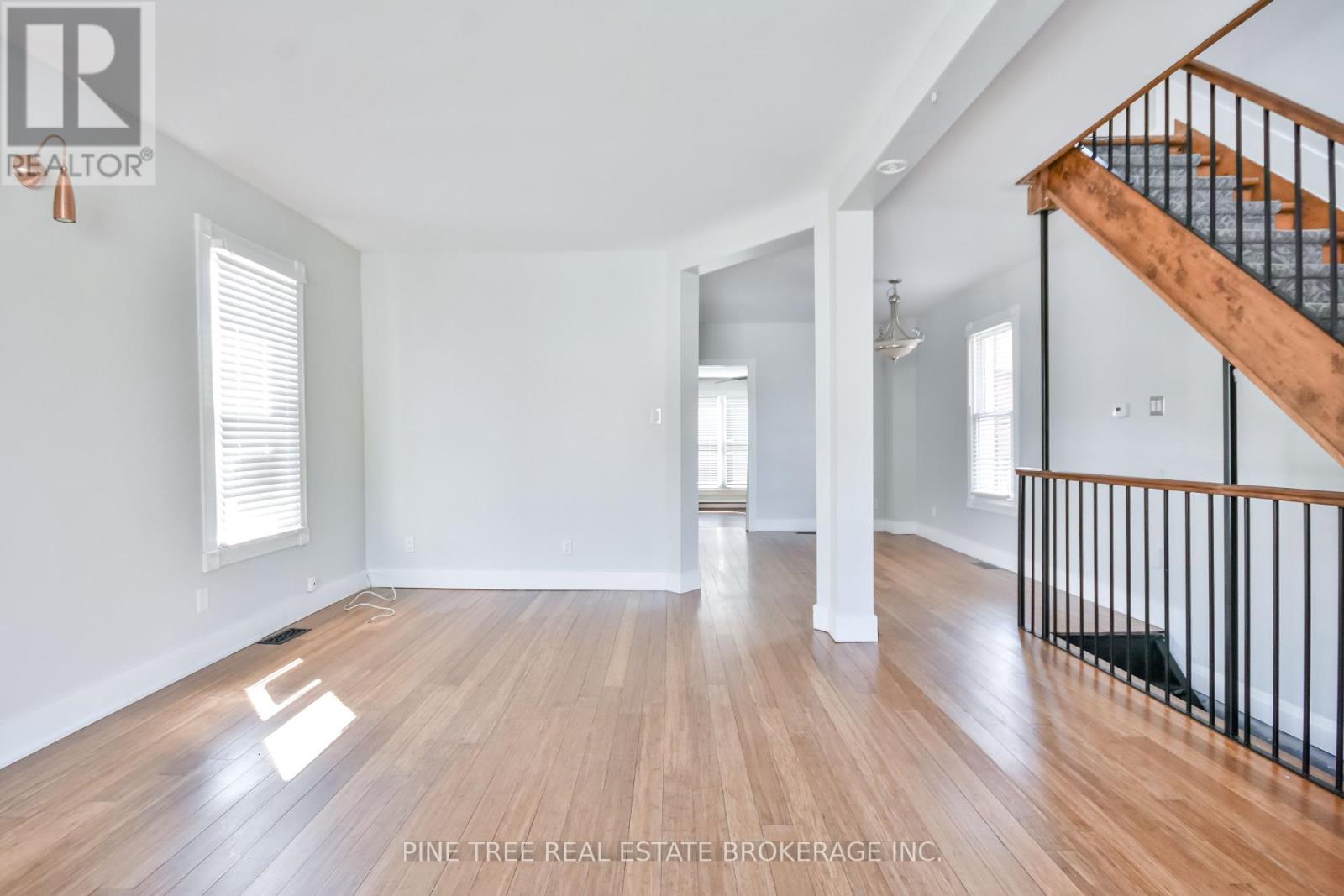 Photo 32 of 9 Sophia Street W, Barrie ON