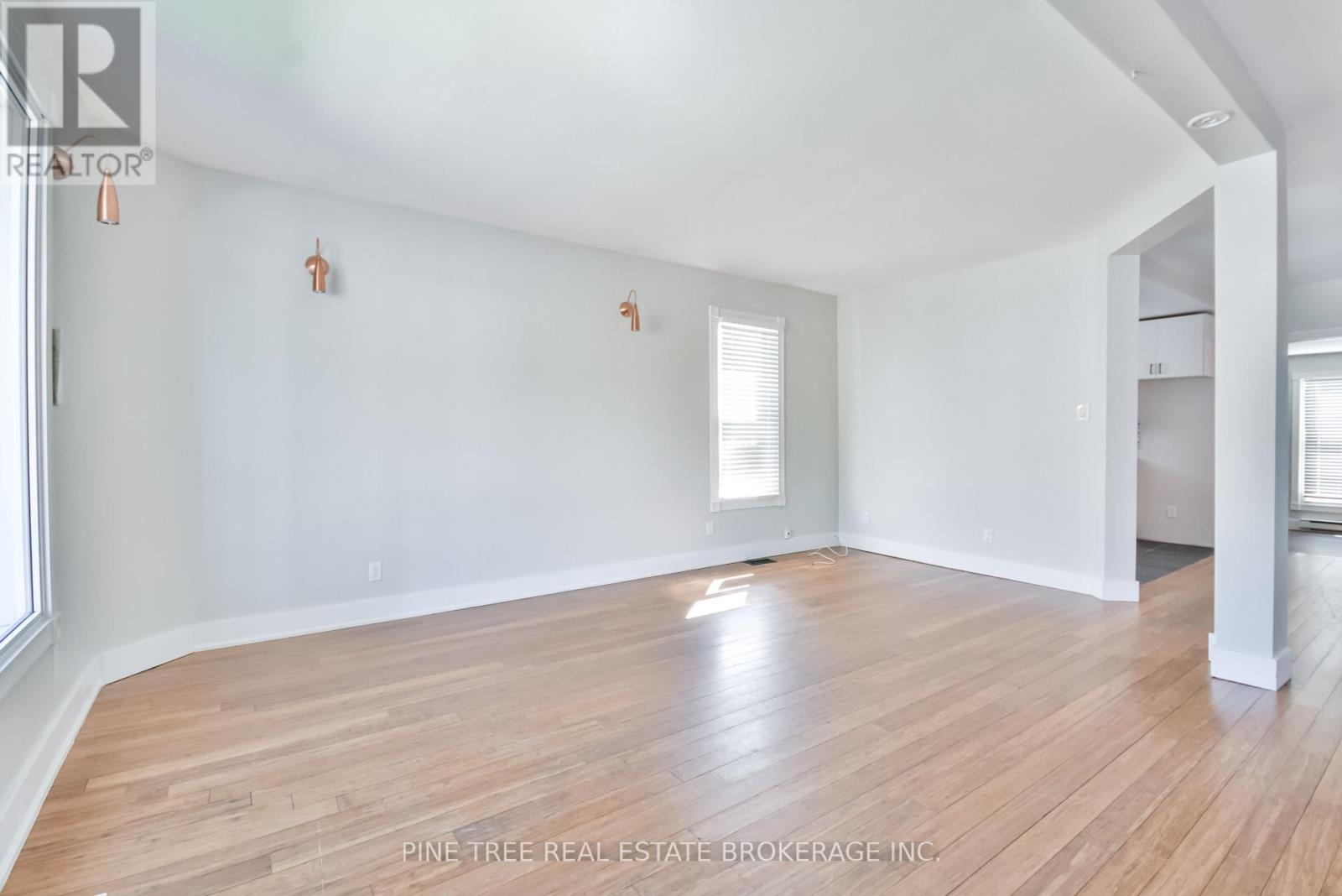 Photo 20 of 9 Sophia Street W, Barrie ON