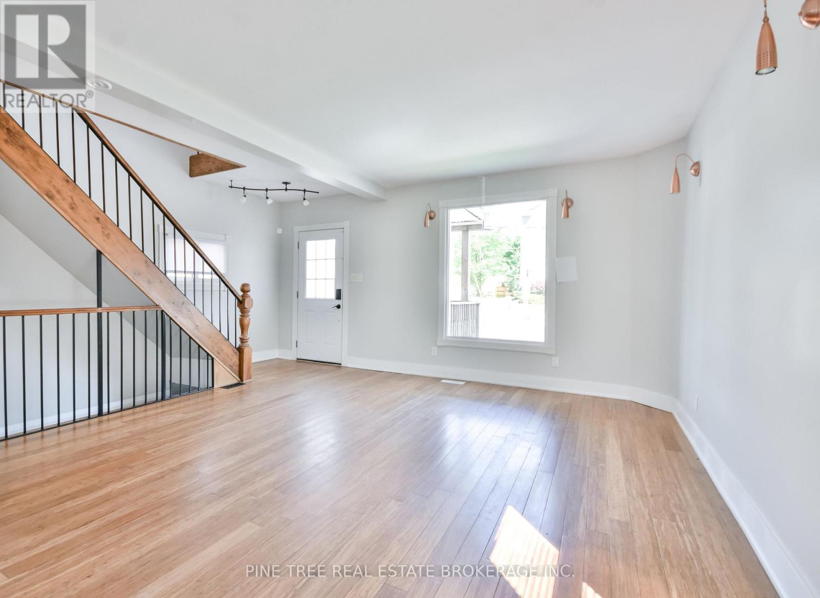 Photo 14 of 9 Sophia Street W, Barrie ON