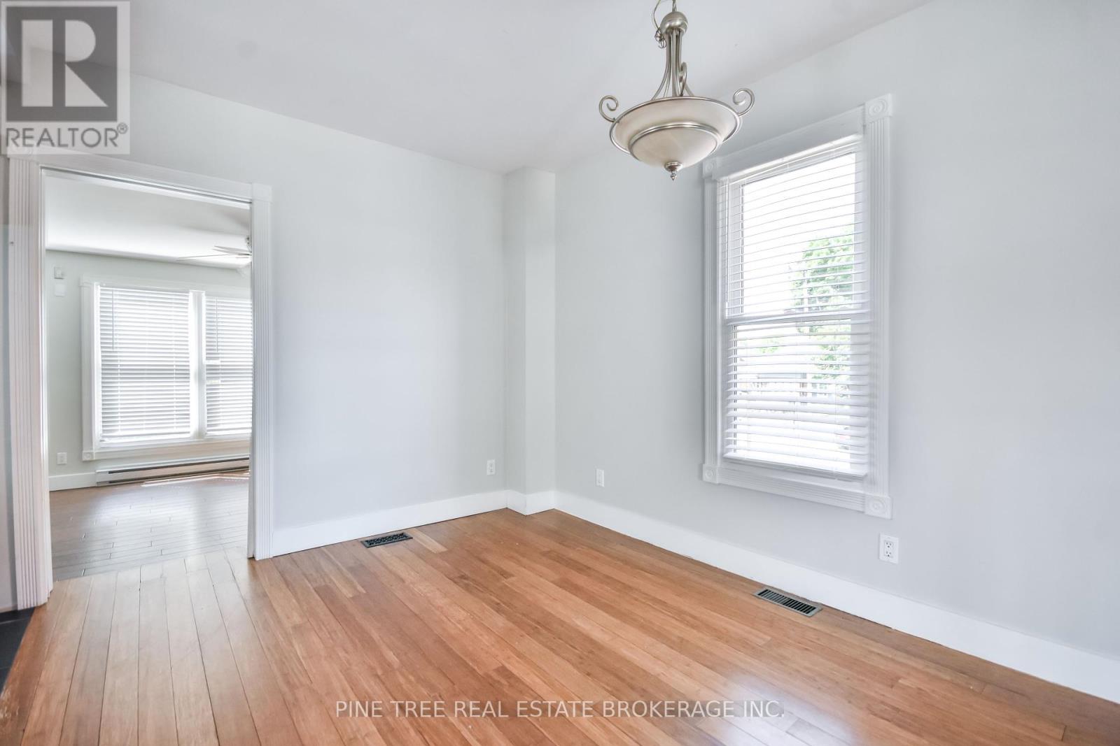Photo 23 of 9 Sophia Street W, Barrie ON
