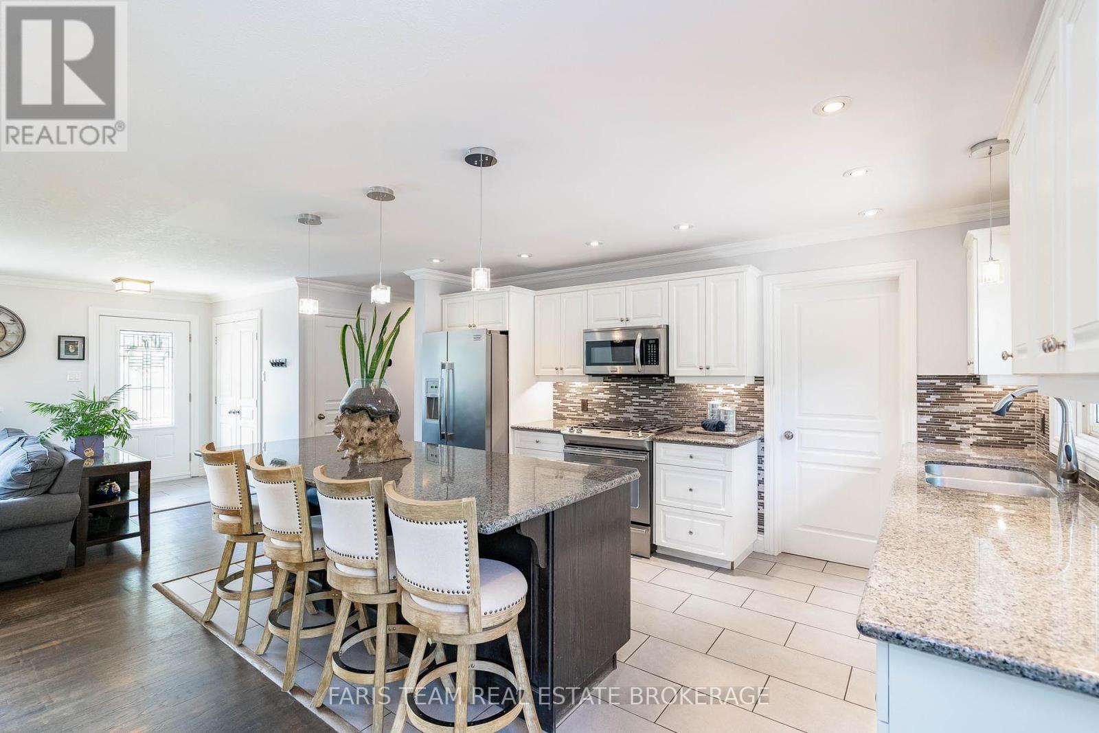 Photo 13 of 1116 Everton Road, Midland ON