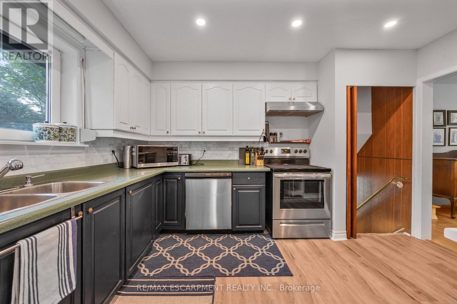 Photo 20 of 172 Old Ancaster Road N, Hamilton ON